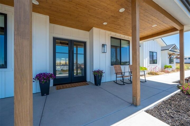 Property Photo:  2064 Westhampton Drive  CA 93420 