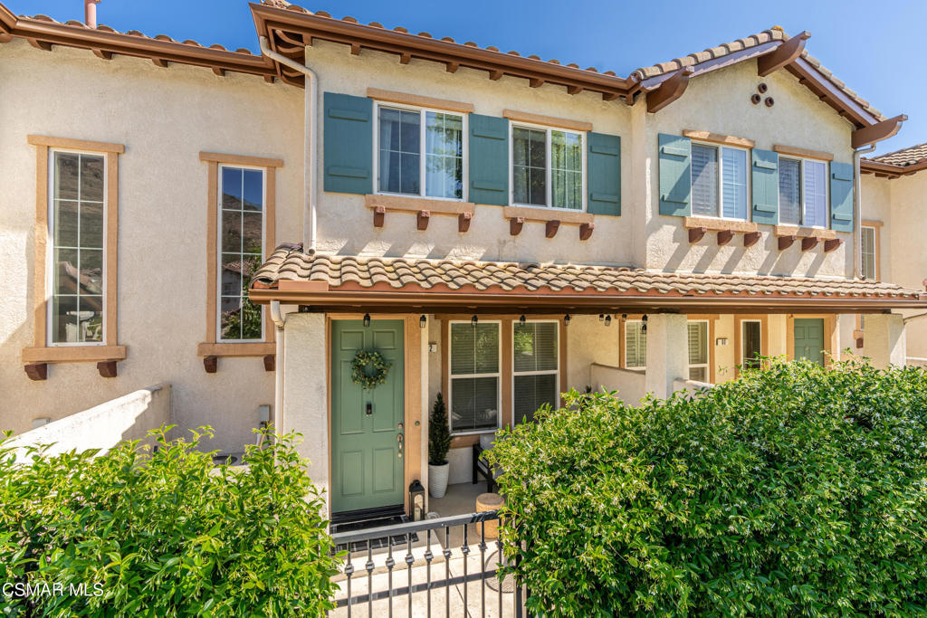 Property Photo:  82 Via Katrina  CA 91320 