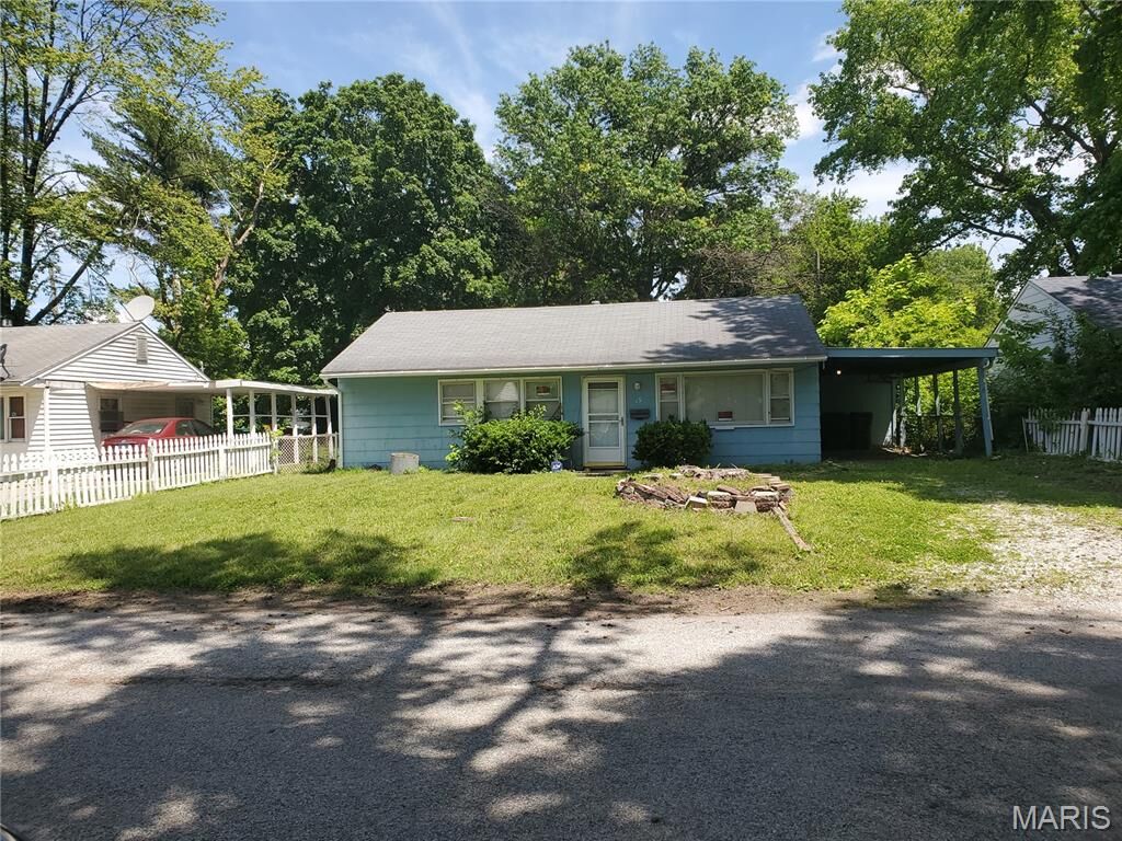 Property Photo:  19 Agnes Drive  IL 62206 