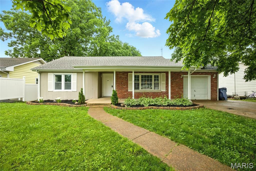 Property Photo:  404 Sunshine Drive  MO 63028 