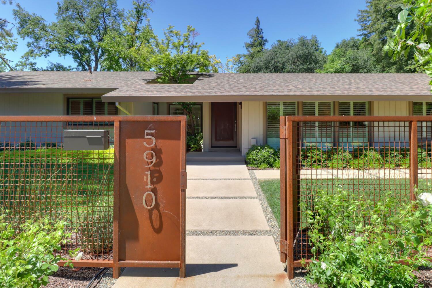 Property Photo: 5910 River Glen Court CA 95608