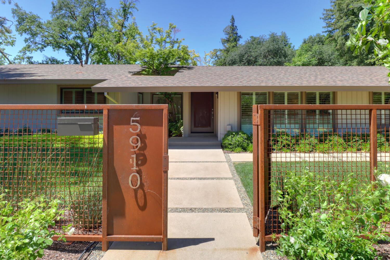 Property Photo: 5910 River Glen Court CA 95608