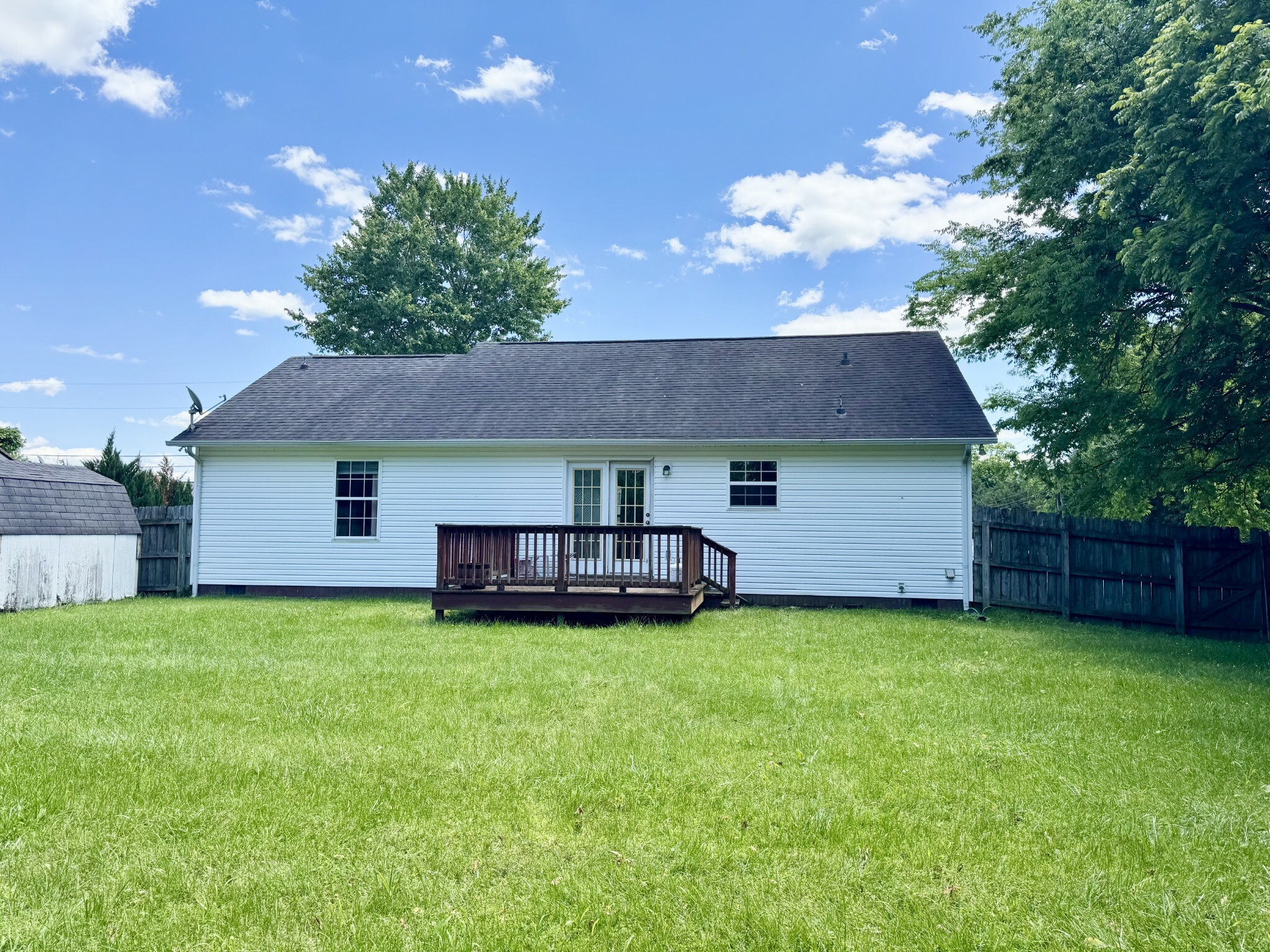 Property Photo: 101 Ruben Rd TN 37174