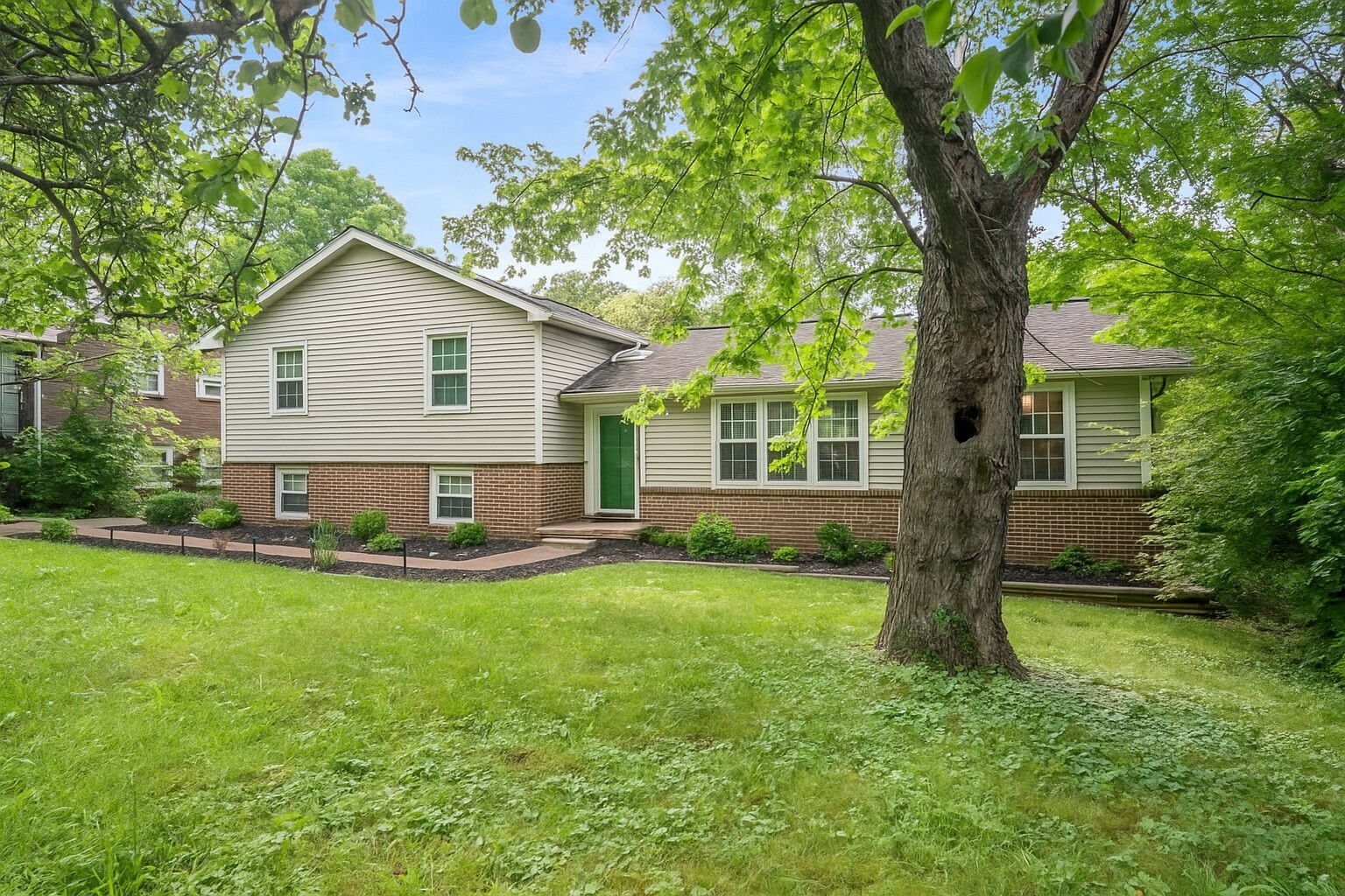Property Photo: 5127 Amalie Dr TN 37211