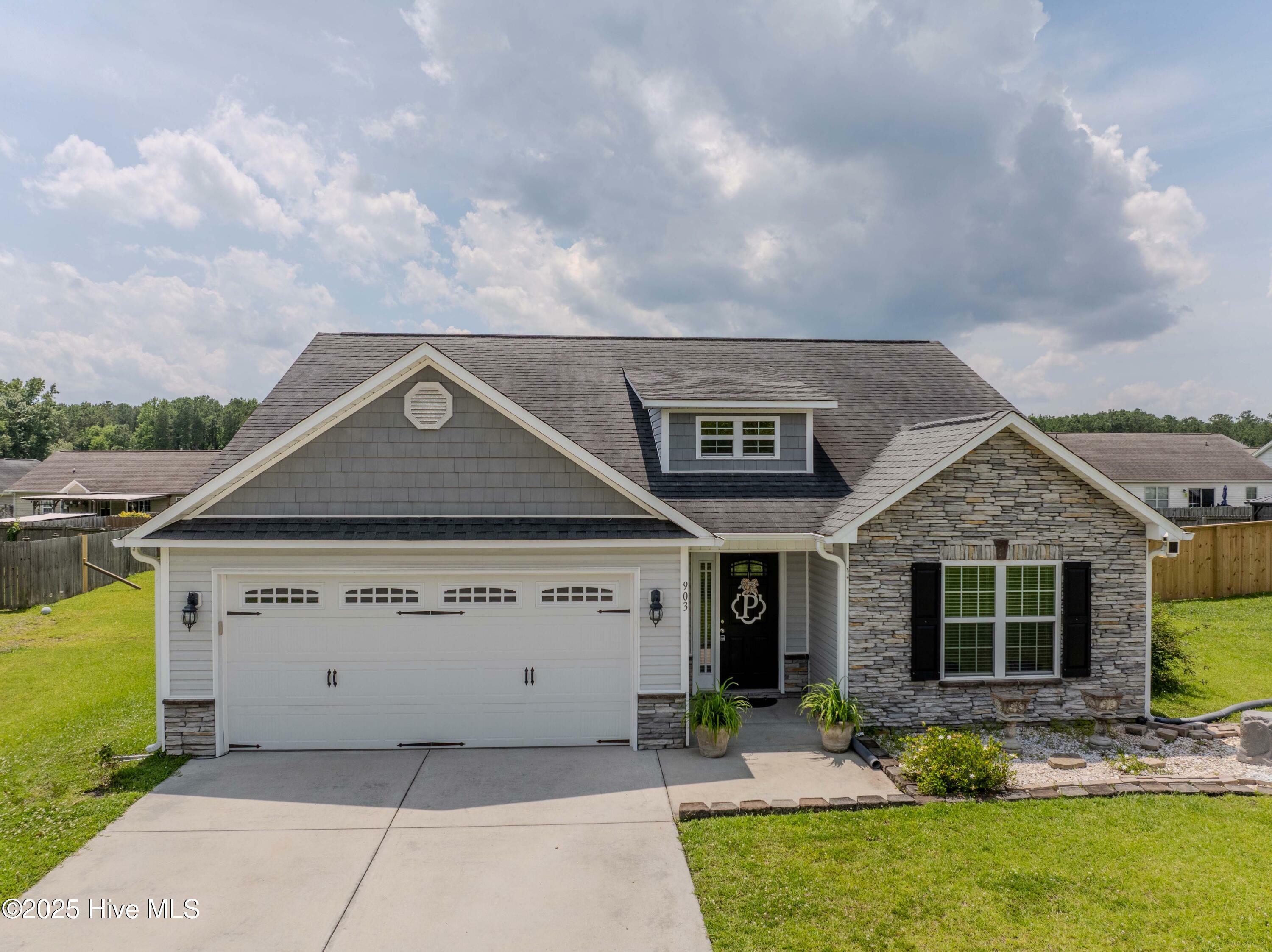 Property Photo: 903 Periwinkle Court NC 28546