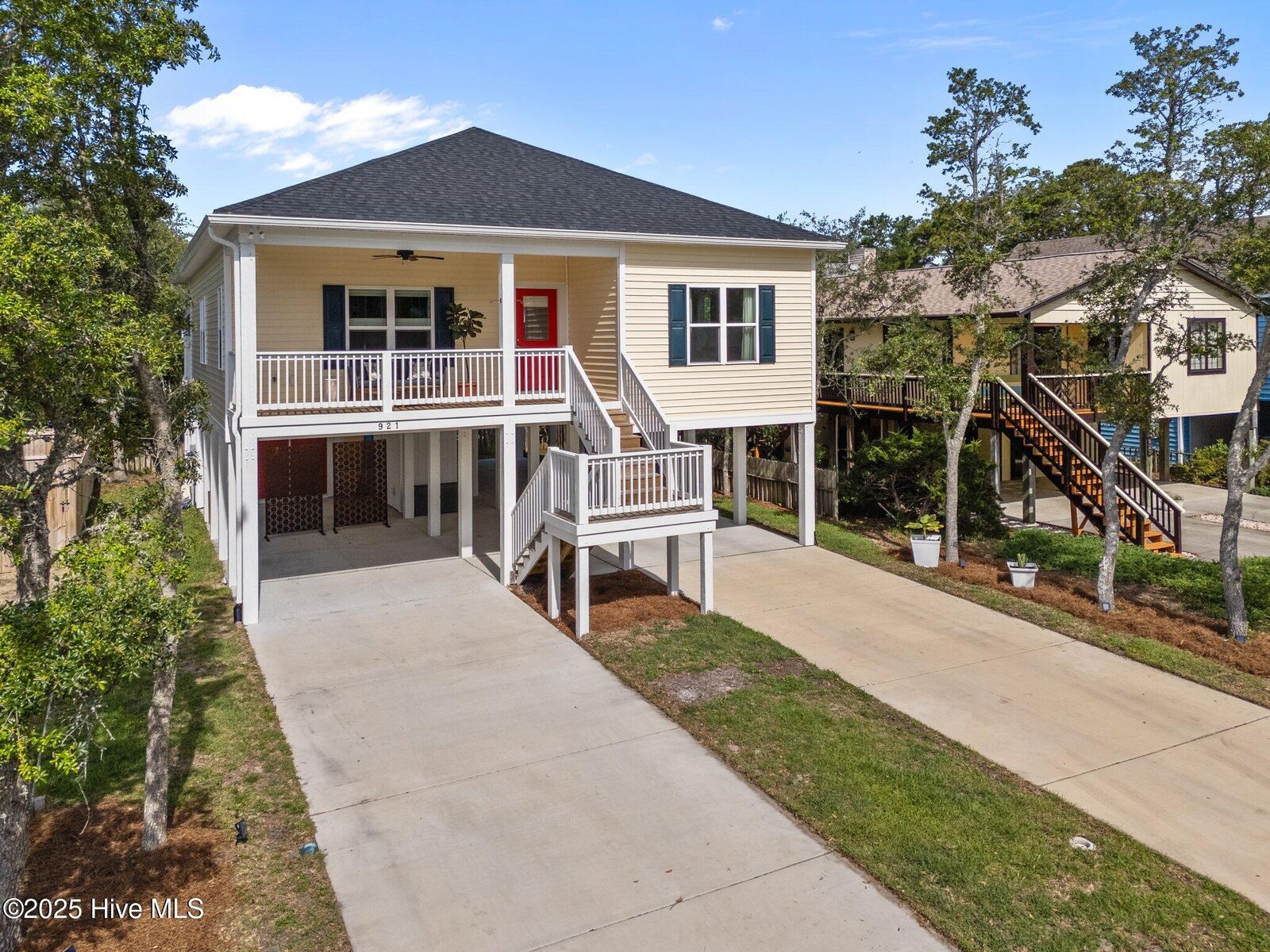 Property Photo:  921 Whitecaps Lane  NC 28428 