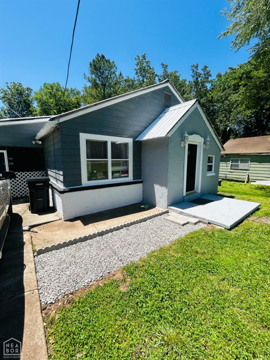 Property Photo: 805 W Pyburn AR 72455