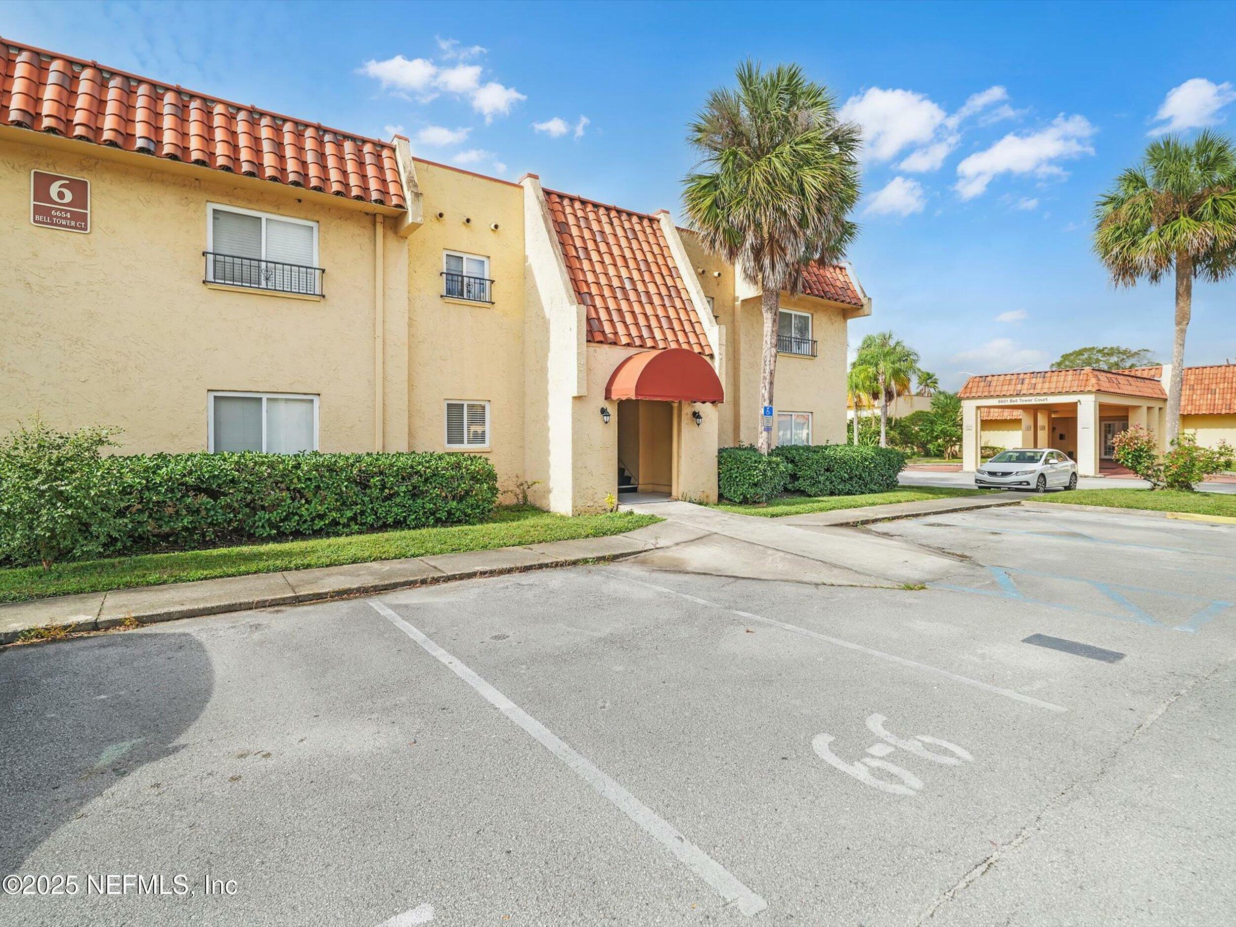 Property Photo: 6654 Bell Tower Court 8 FL 32217