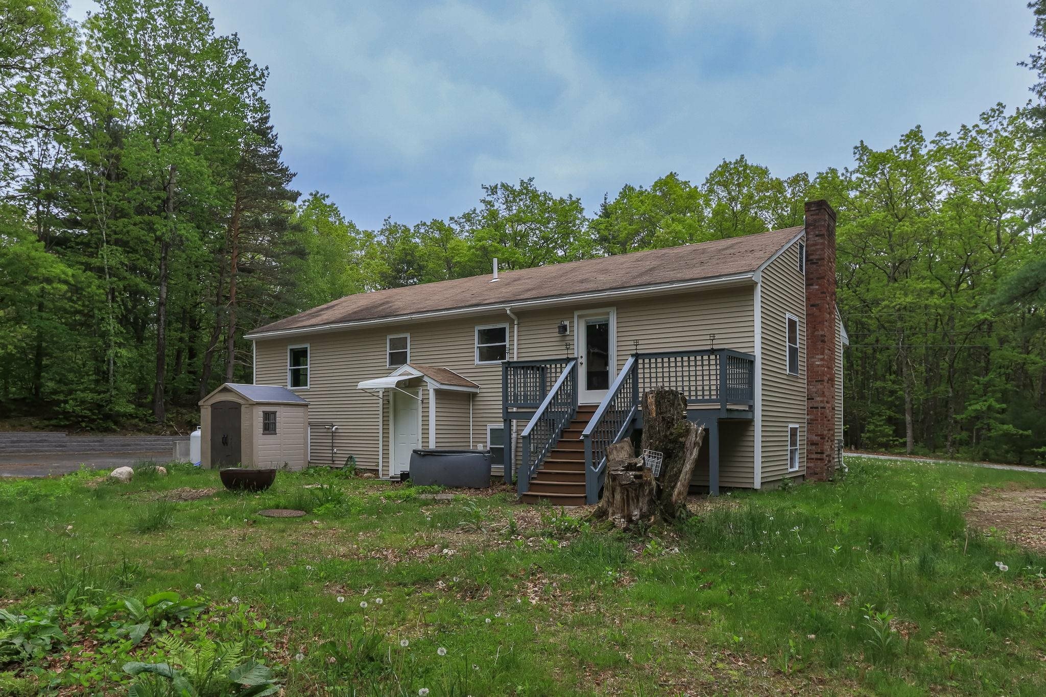 Property Photo: 240 Leda Avenue NH 03104-4158