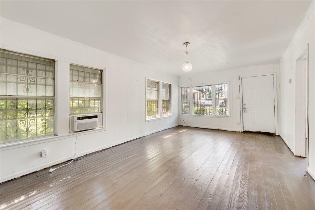 Property Photo:  1622 Avenue B  TX 75203 