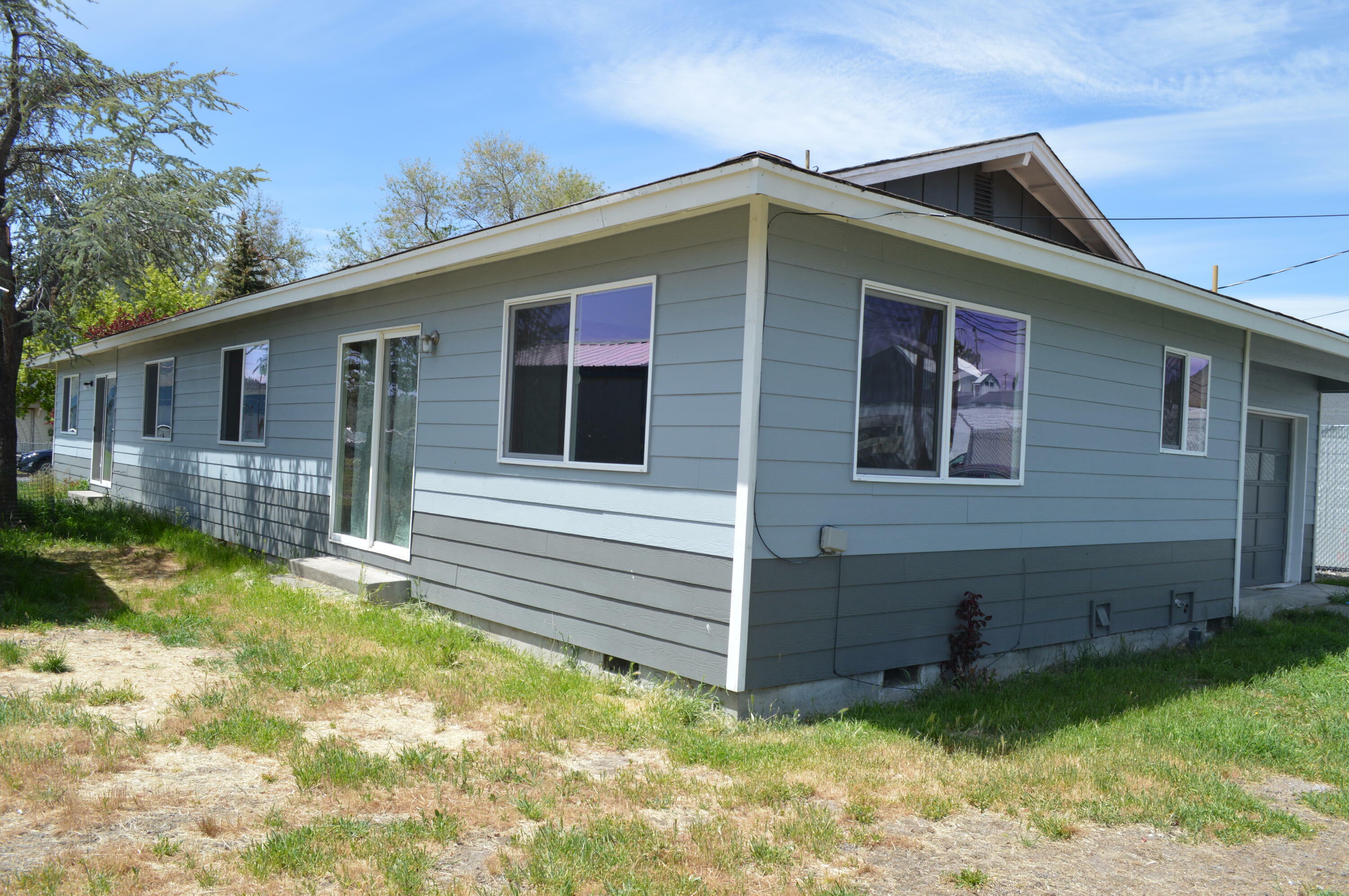Property Photo: 449 Adams Street OR 97601