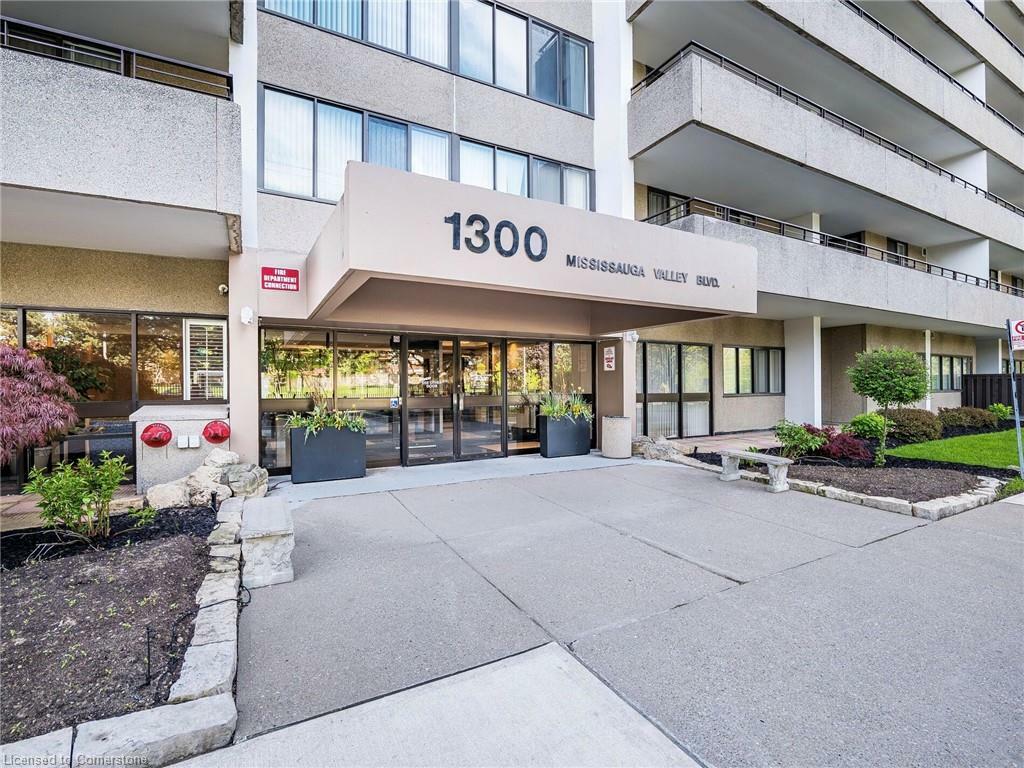 Property Photo: 1300 Mississauga Valley Boulevard 203 ON L5A 3S8