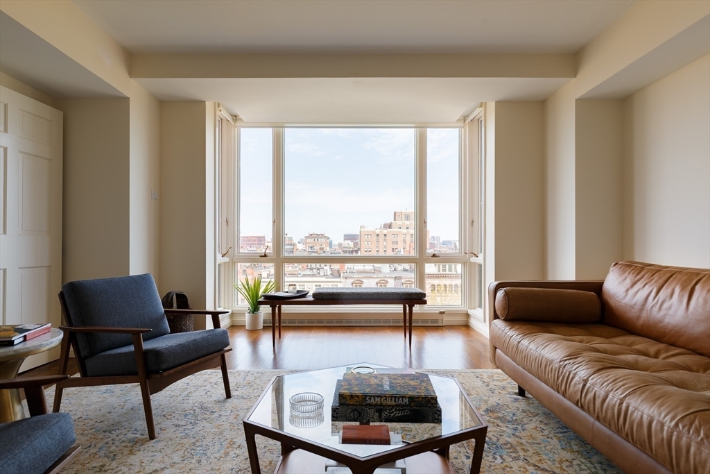 Property Photo:  2 Commonwealth Avenue 8G  MA 02116 