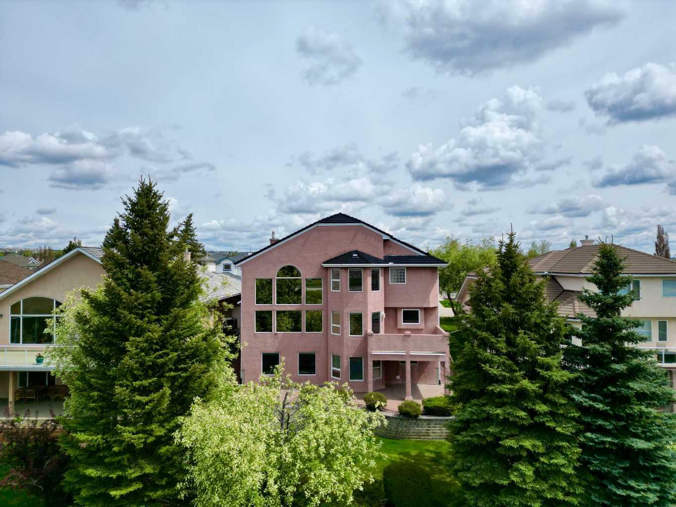 Property Photo:  142 Sceptre Close NW  AB T3L 1Y2 