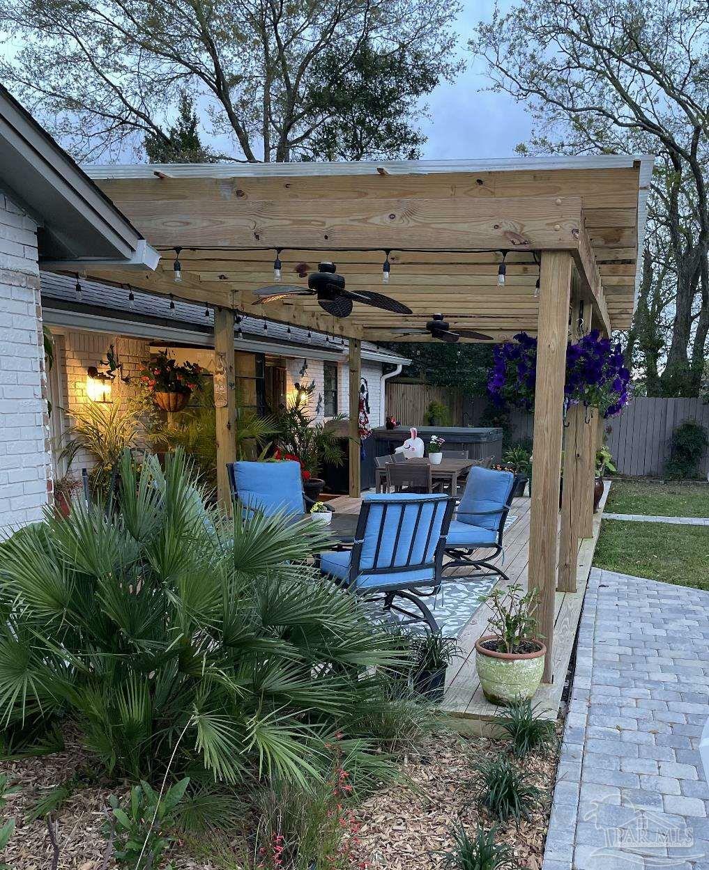Property Photo: 7791 Northpointe Blvd FL 32514
