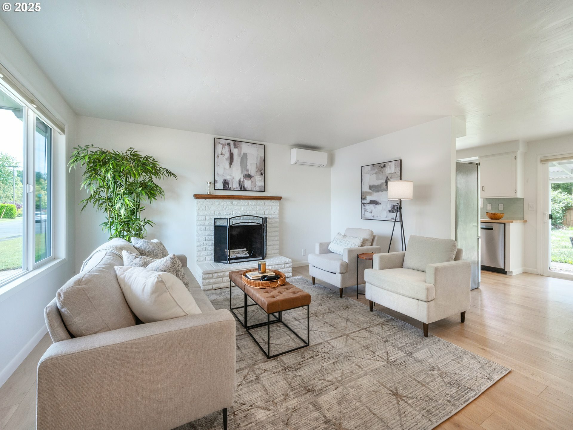 Property Photo: 1376 Buck St OR 97402