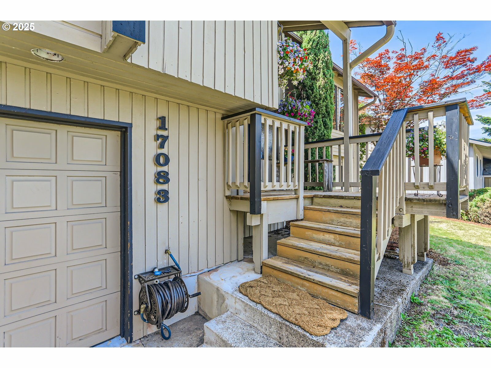 Property Photo:  17083 Stanhelma Dr  OR 97027 
