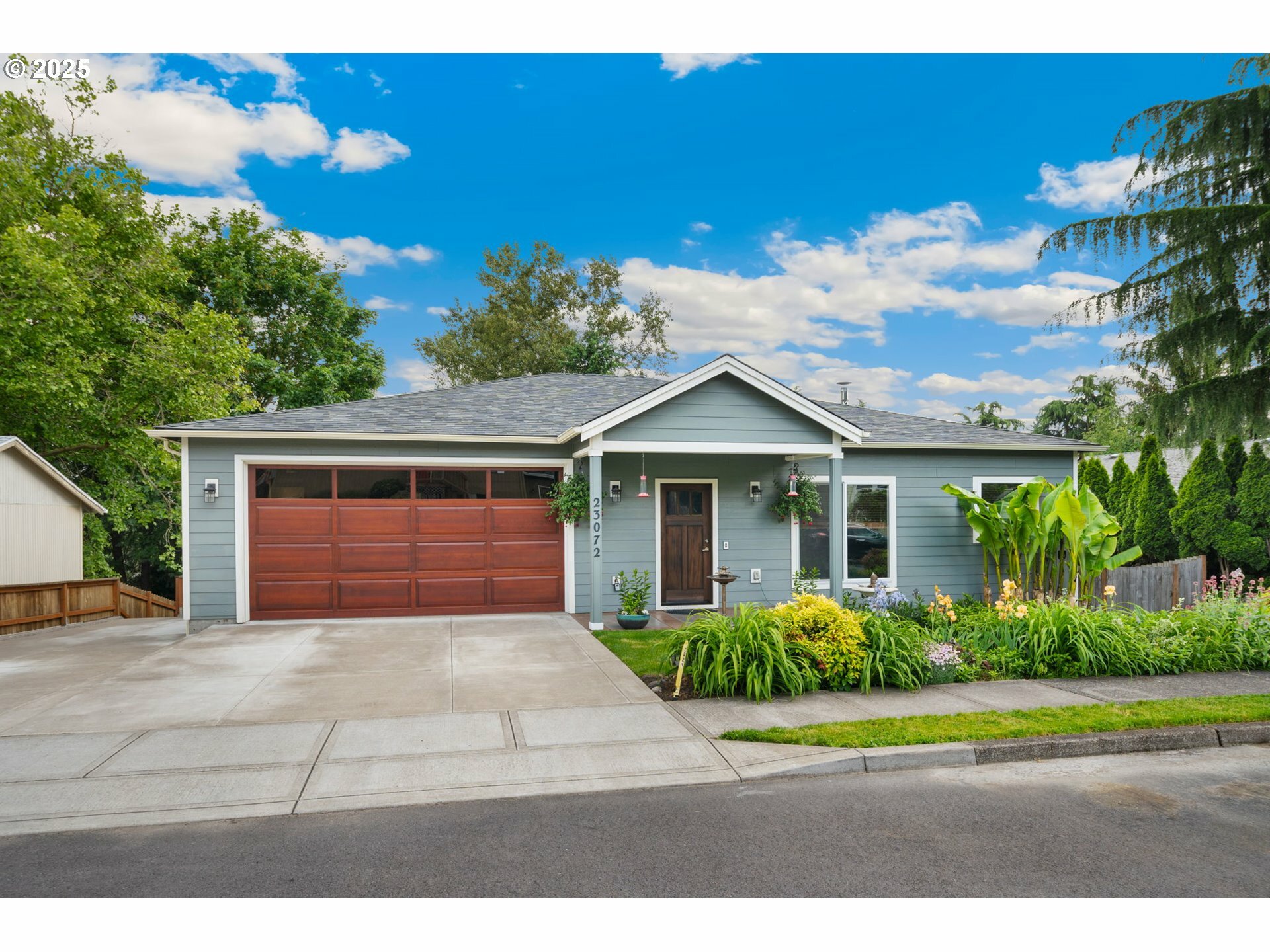 Property Photo: 23072 SW Mansfield St OR 97140