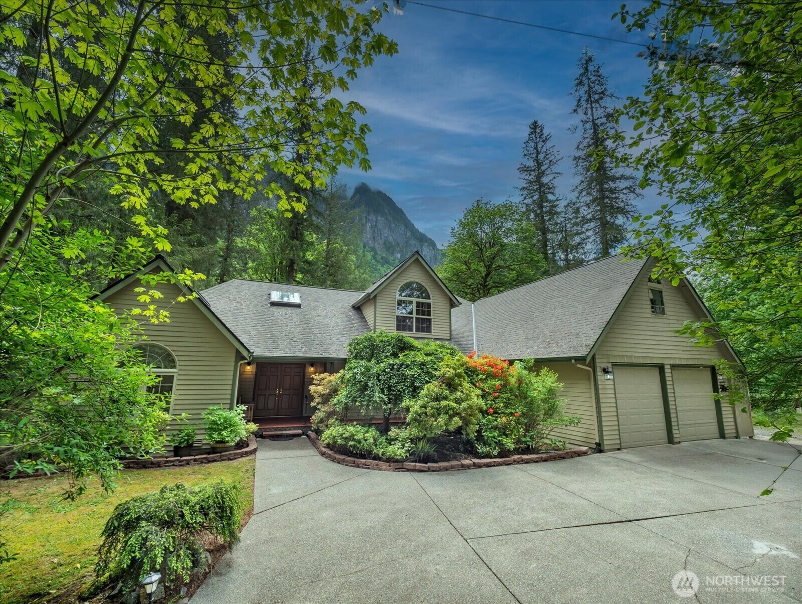 Property Photo: 44611 SE 72nd Street WA 98065
