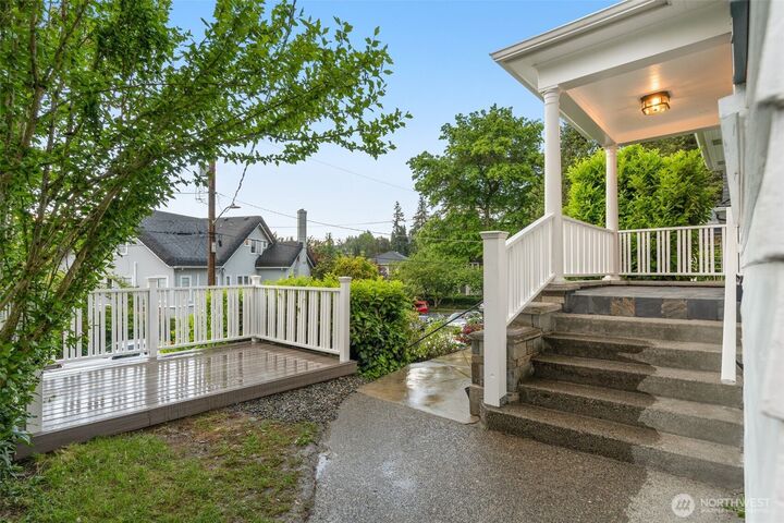 Property Photo: 3111 Broadway E WA 98102