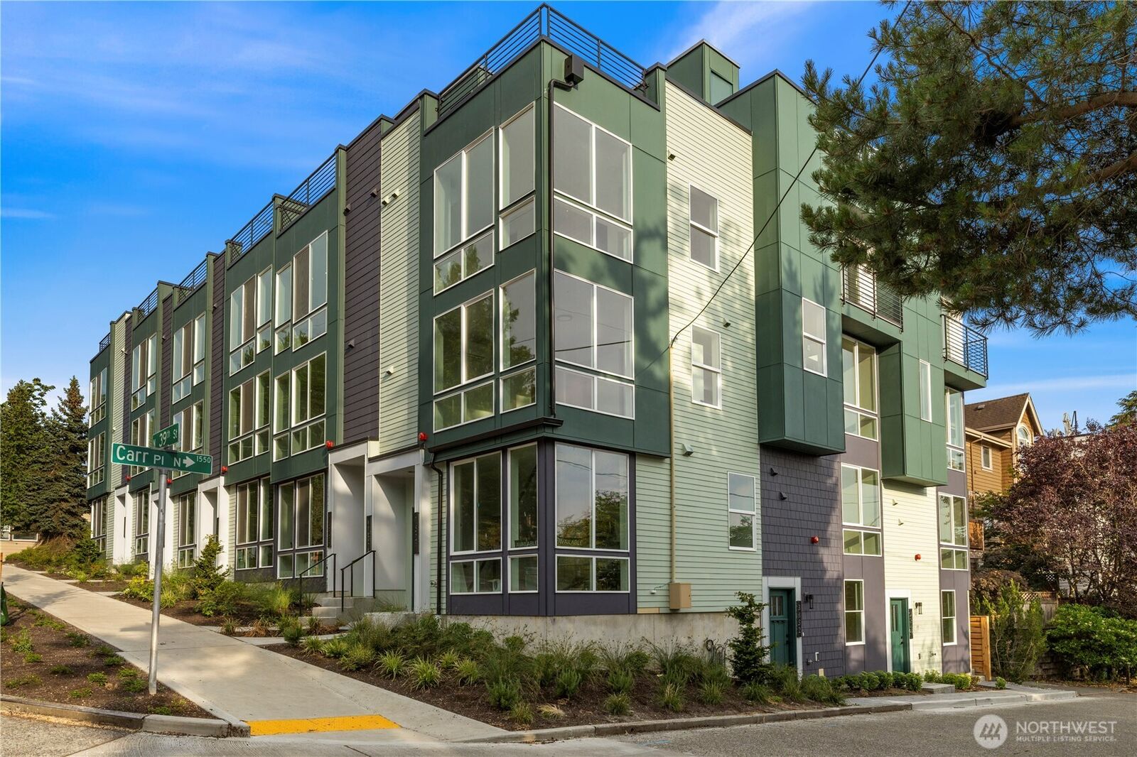 Property Photo: 1521 N 39th Street WA 98103