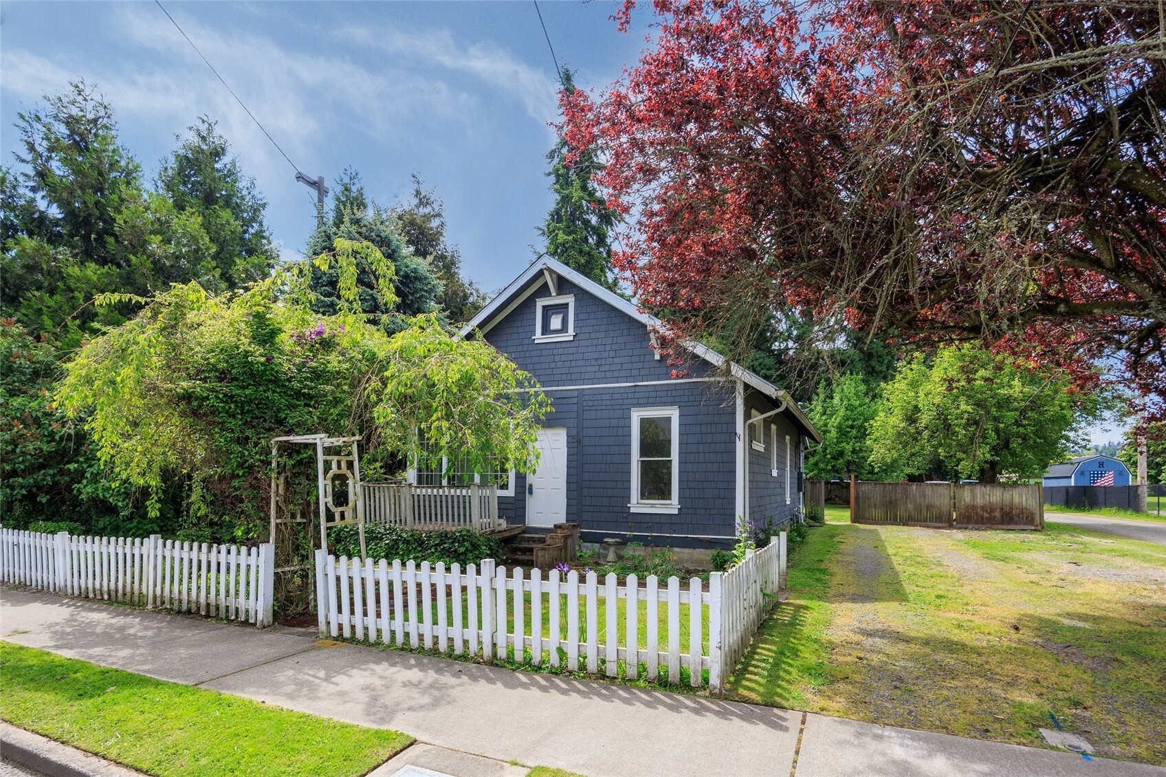 Property Photo: 610 7th Avenue SW WA 98371