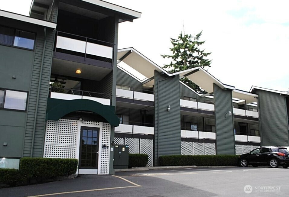 Property Photo:  7924  212th Street SW 211  WA 98026 