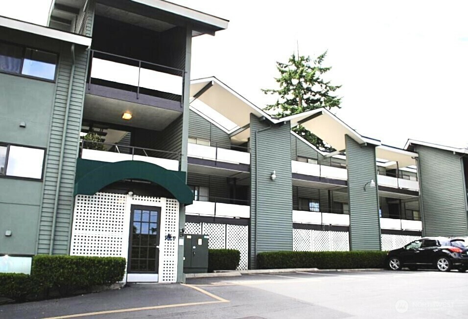 Property Photo: 7924 212th Street SW 211 WA 98026