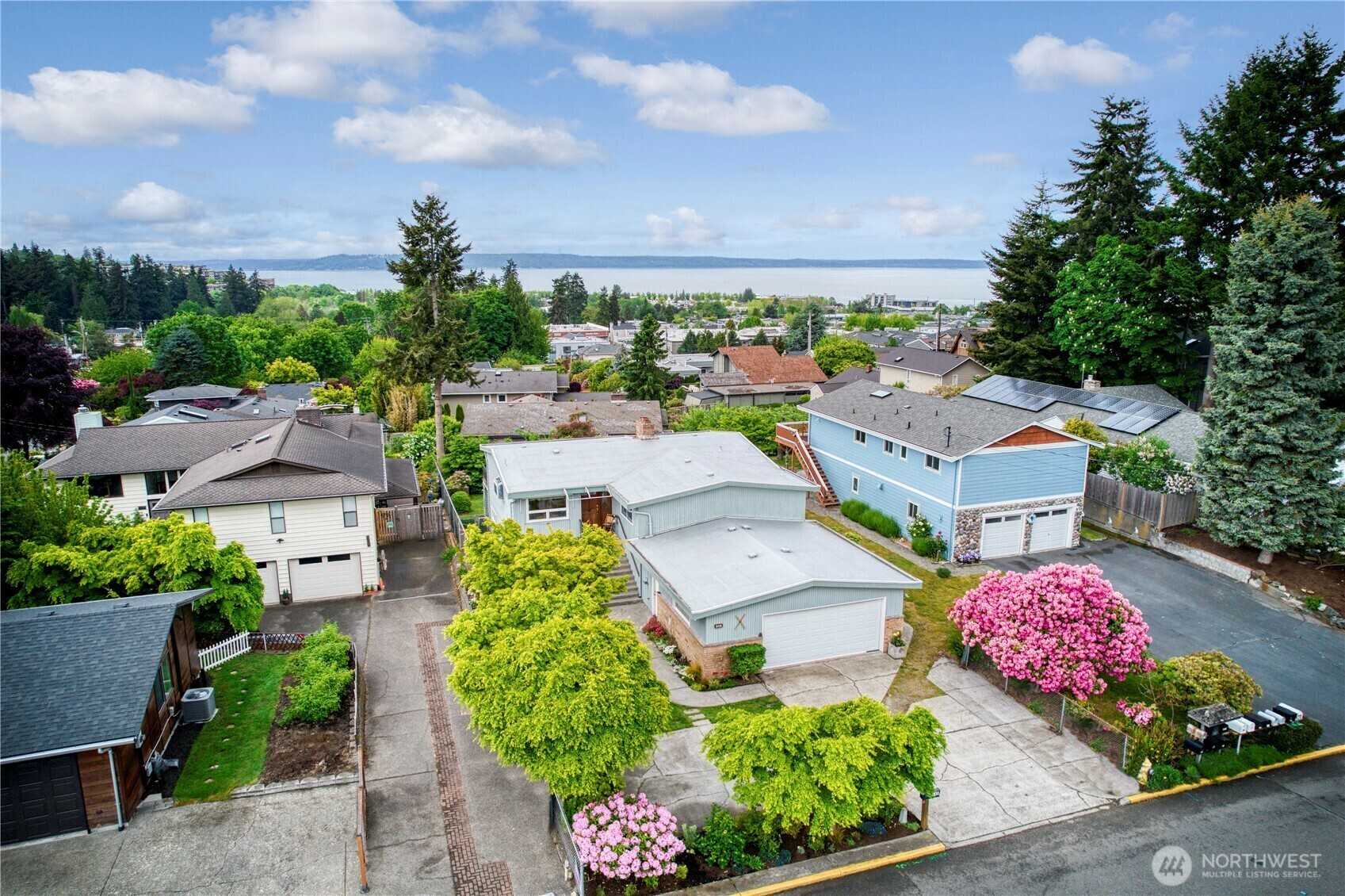 Property Photo: 548 6th Avenue S WA 98020