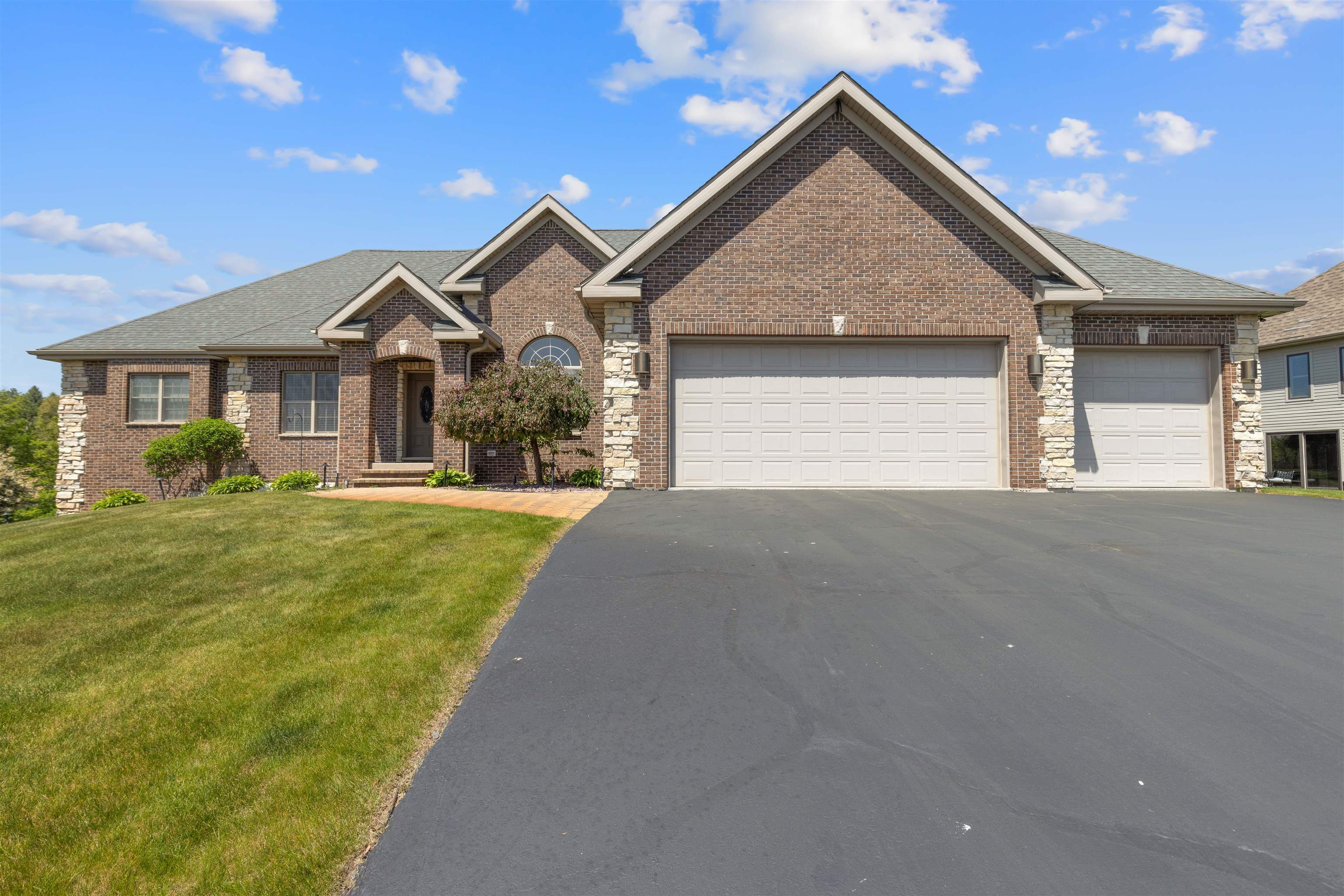 Property Photo:  13084 Deer Crossing  IL 61073 