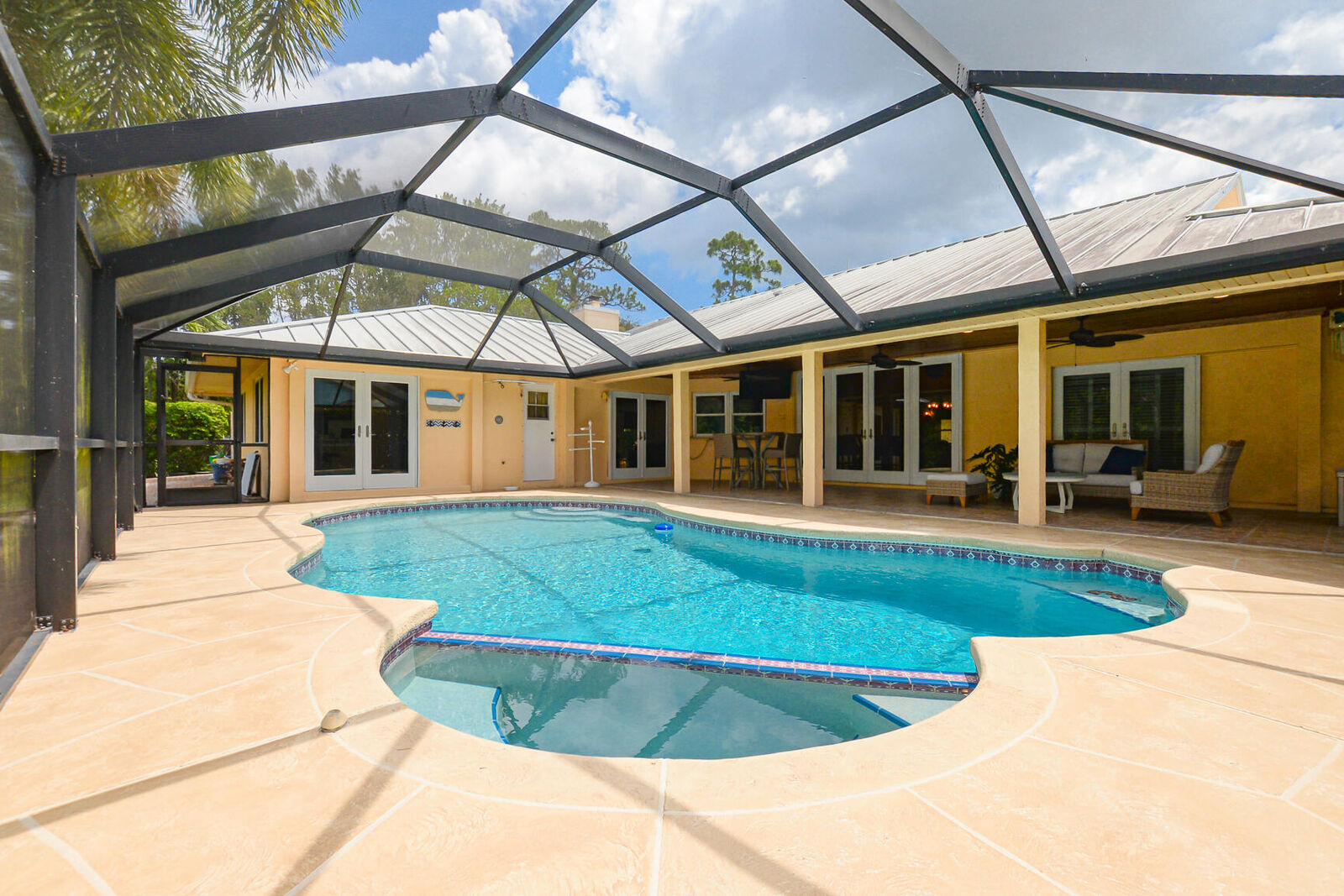 Property Photo:  2610 SE Erickson Drive  FL 34984 