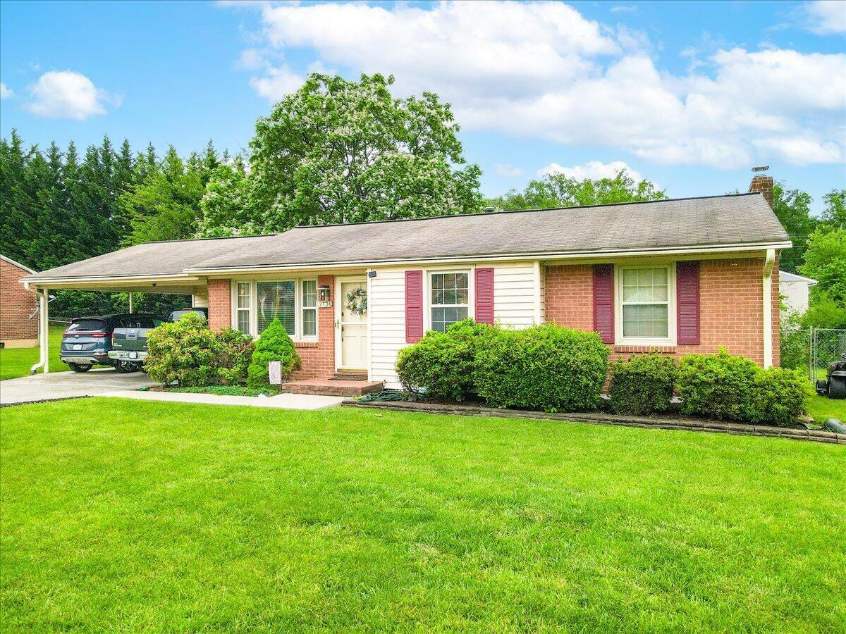 2136 Bainbridge Dr  Salem VA 24153 photo