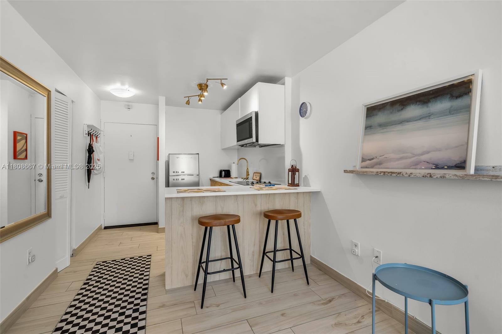 Property Photo: 710 Washington Ave 323 FL 33139
