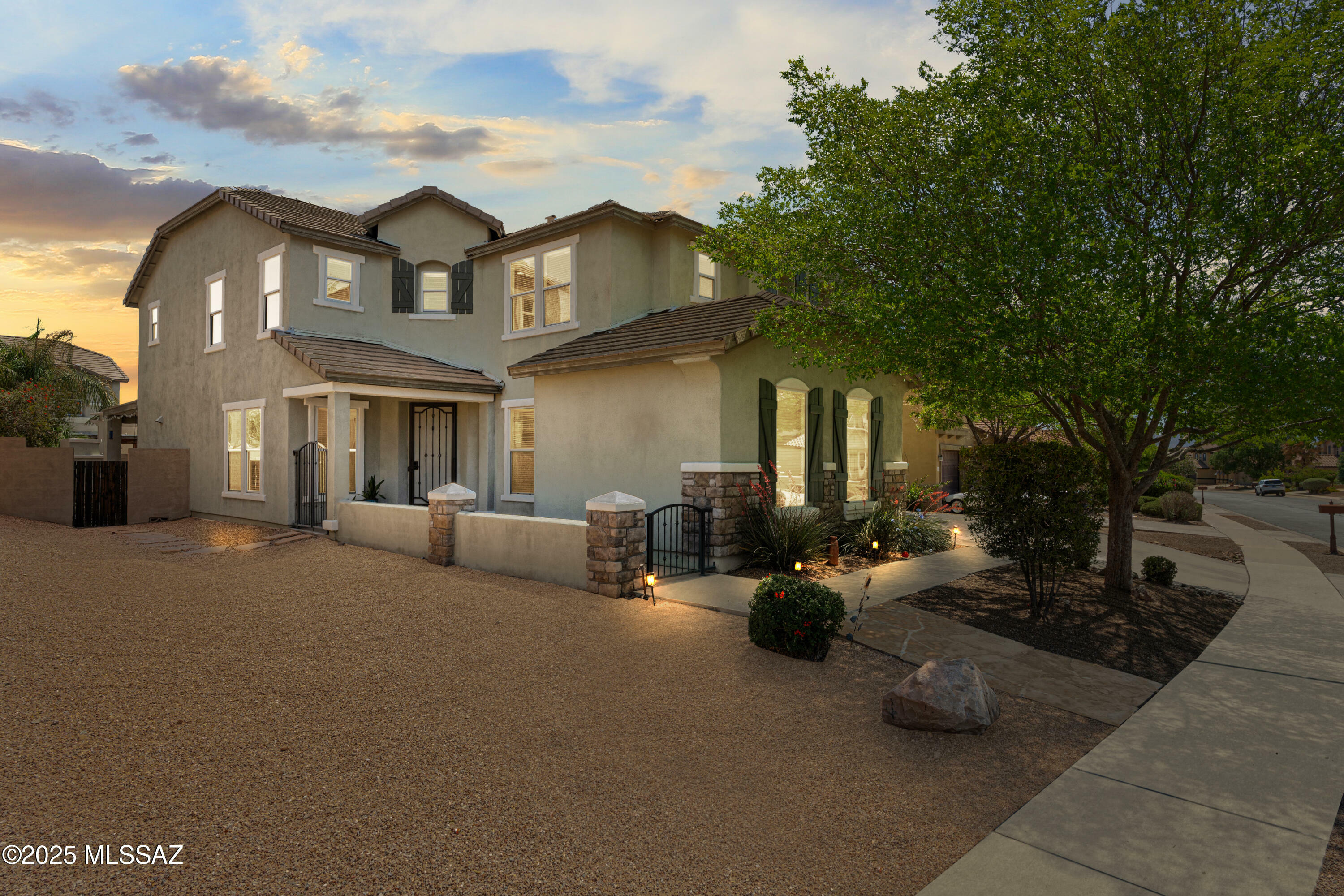 Property Photo: 694 W Calle La Bolita AZ 85629