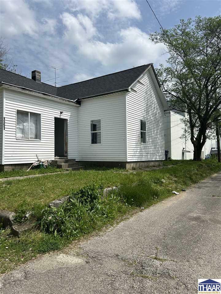 Property Photo: 1351 1st Avenue IN 47807