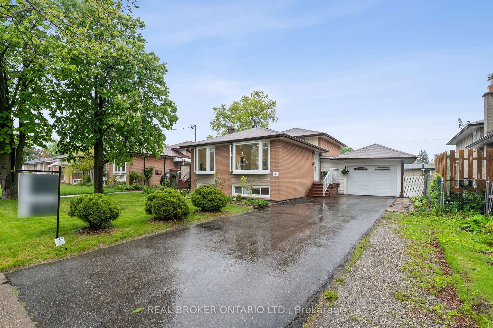 Property Photo: 933 Scarborough Golf Clb Road ON M1G 1J8