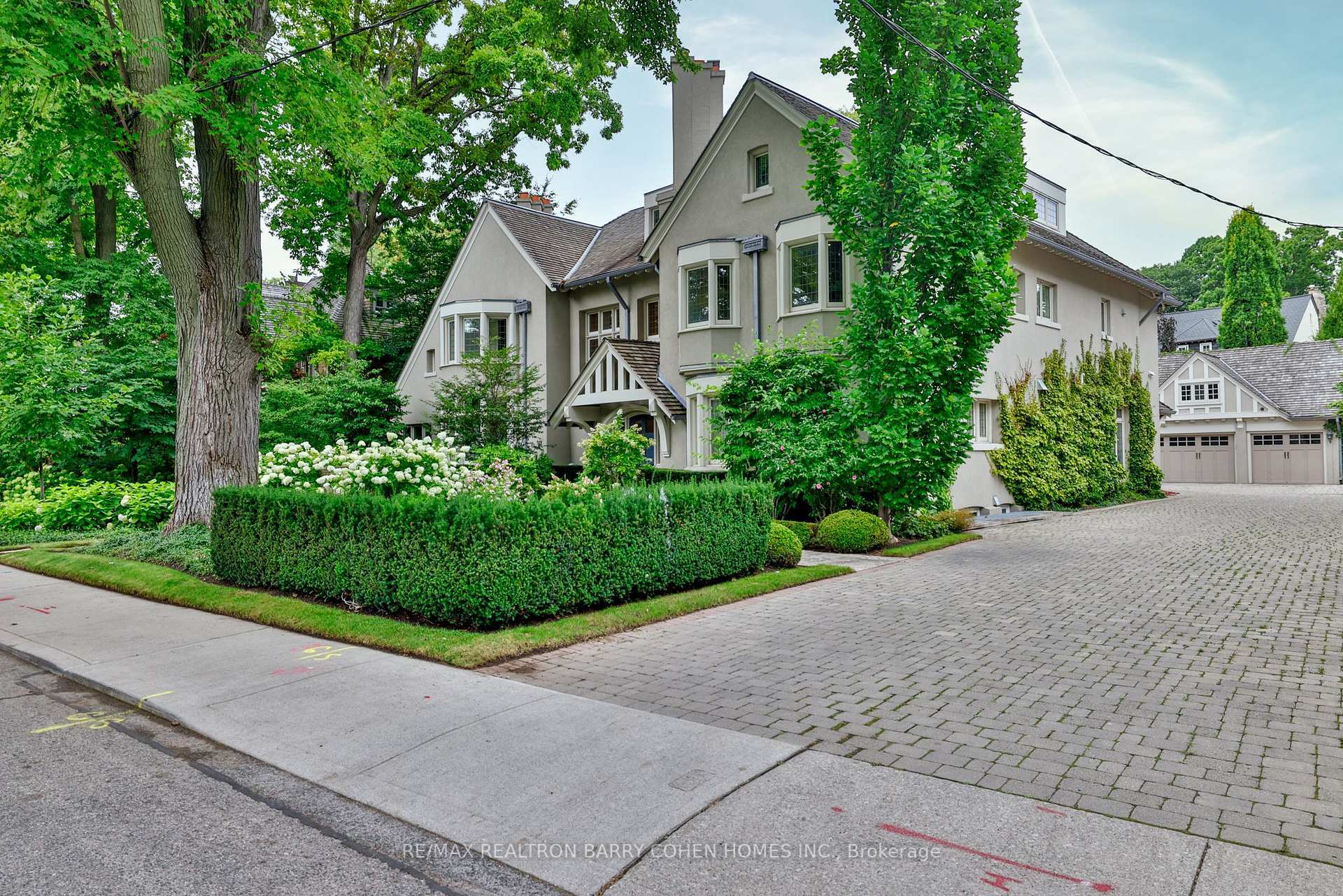 Property Photo: 30 Whitney Avenue ON M4W 2A8