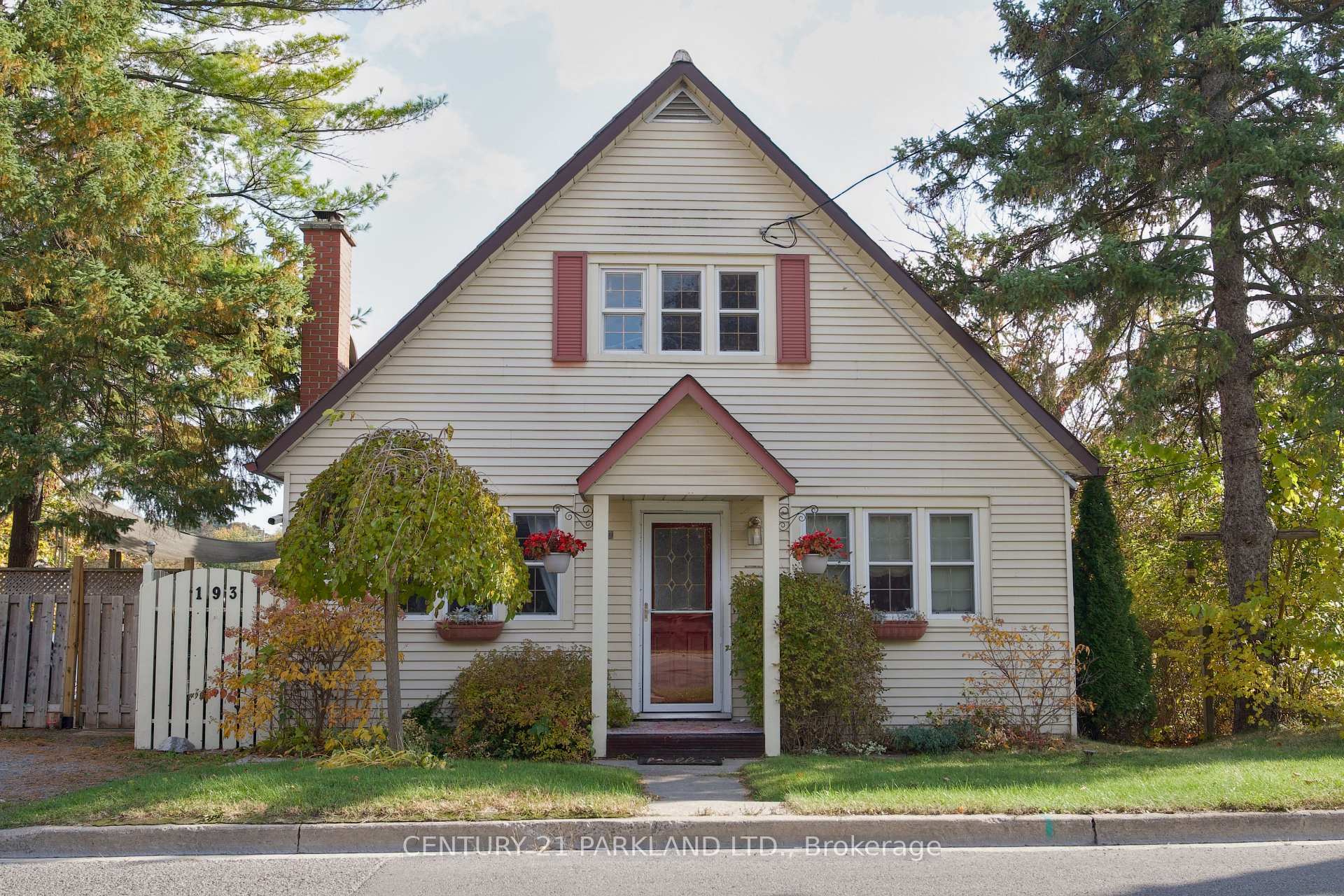 Property Photo: 193 Queen Street ON K0L 1L0