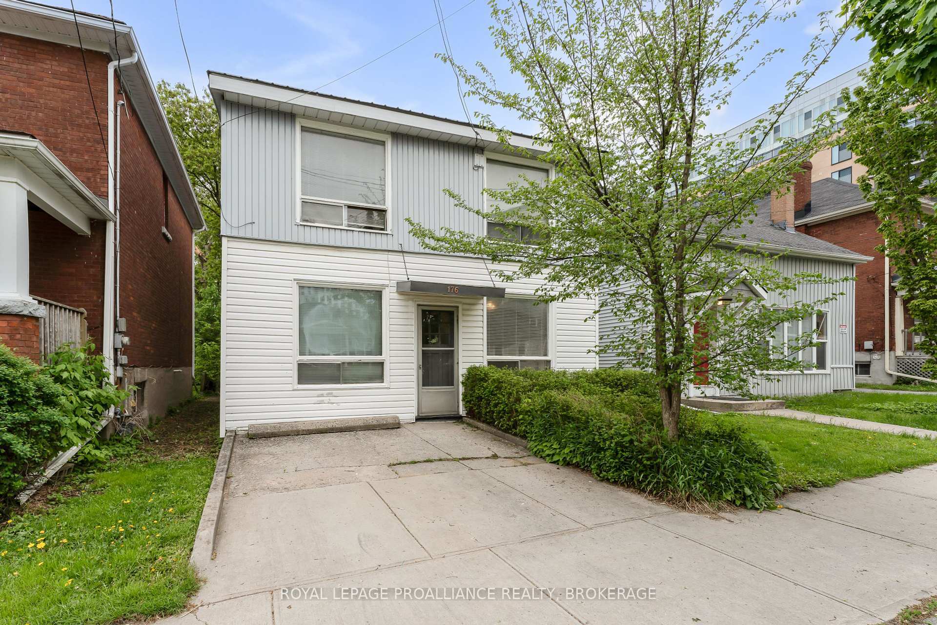 Property Photo: 176 Nelson Street ON K7L 3X1
