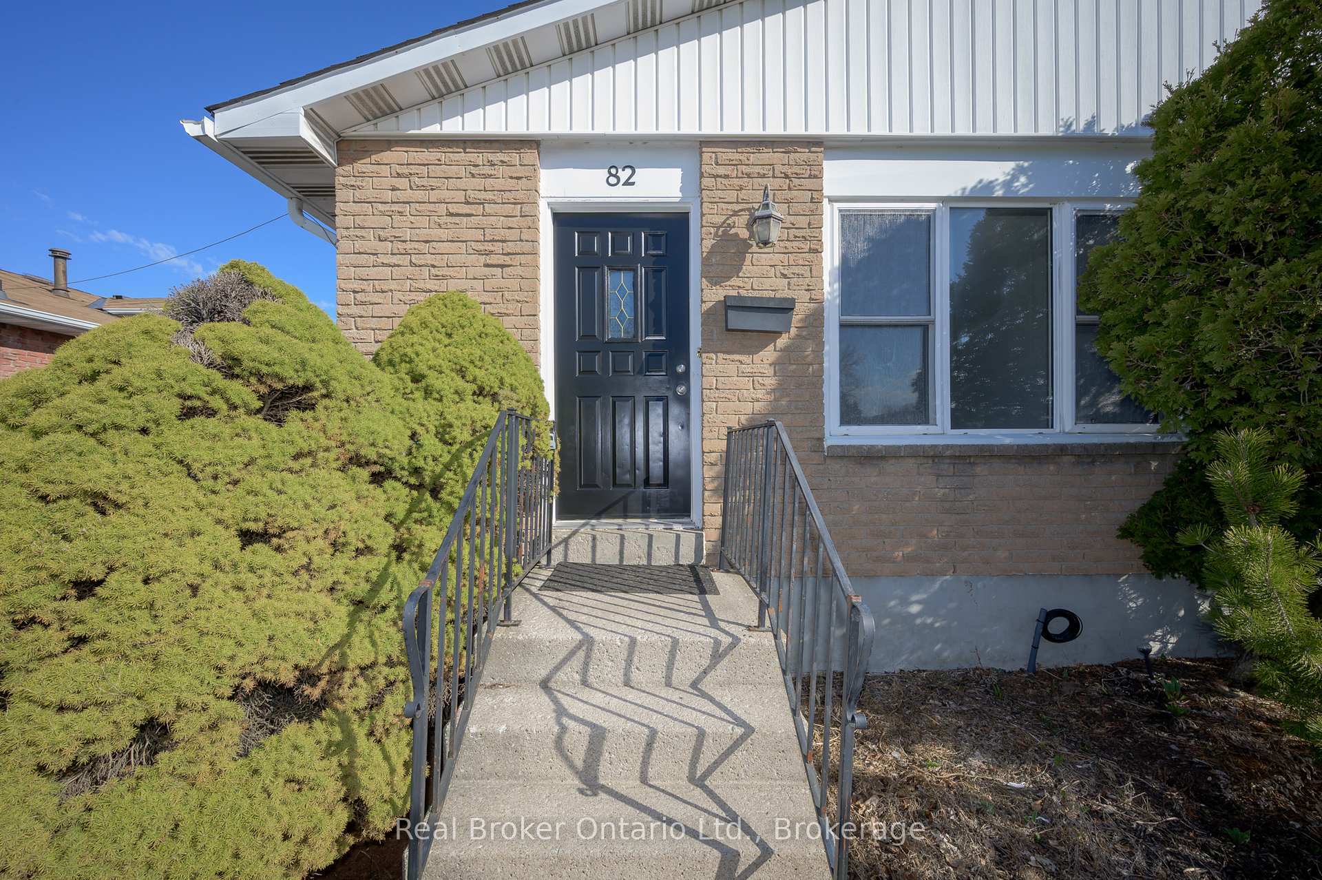 Property Photo: 82 Lampman Crescent ON L2V 4K7