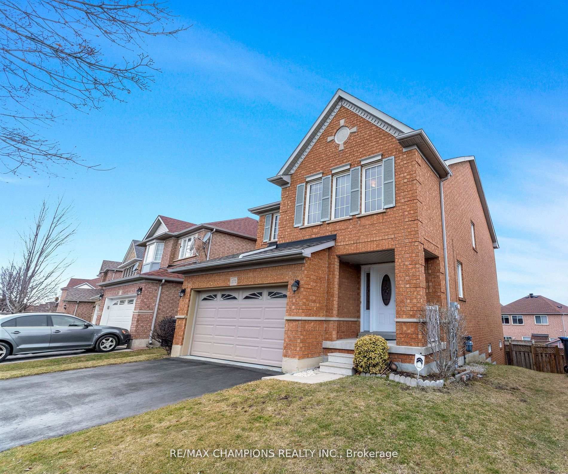 Property Photo: 173 Sunny Meadow Boulevard ON L6R 2Z2