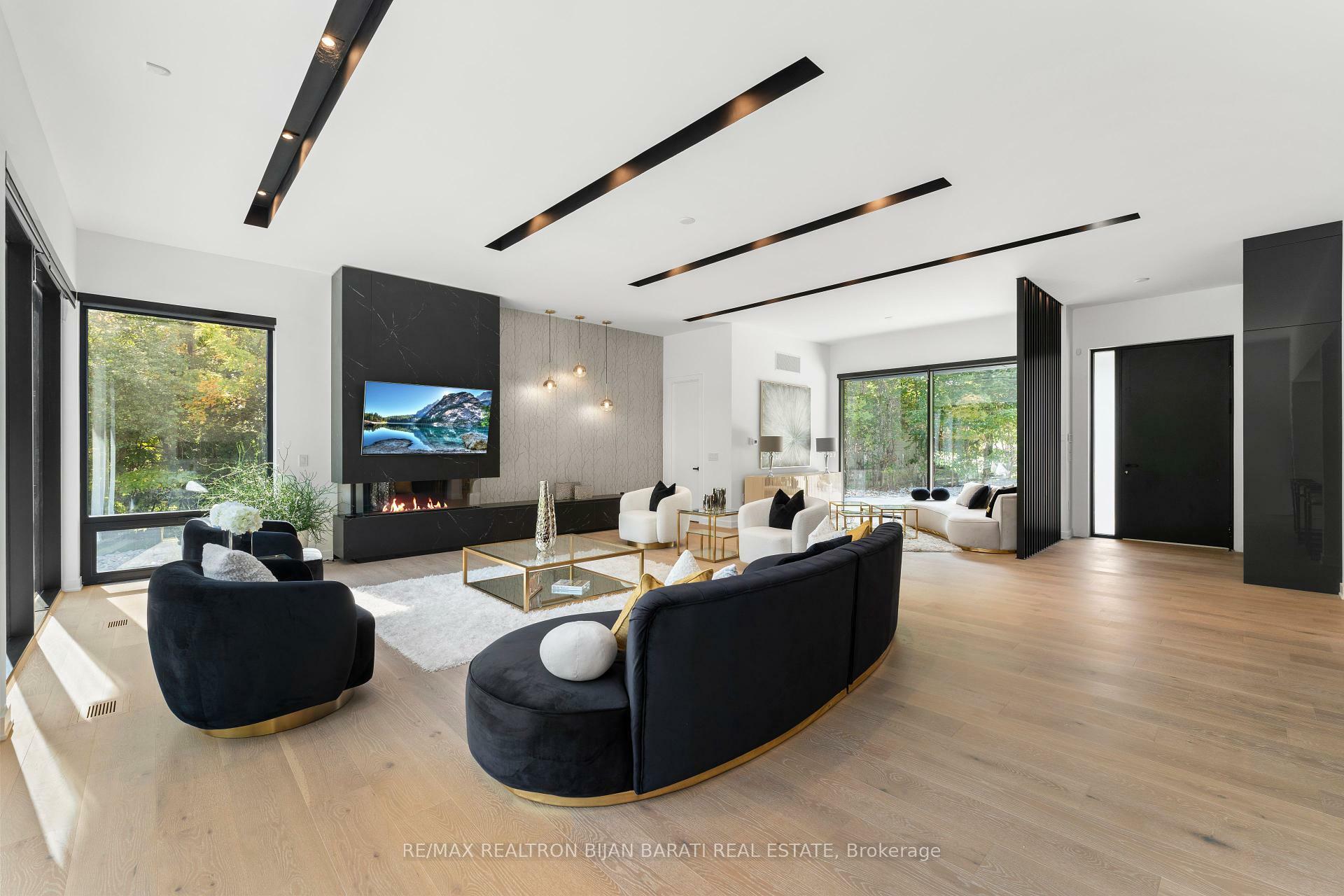 Property Photo: 38 Woodthrush Court ON M2K 2B1