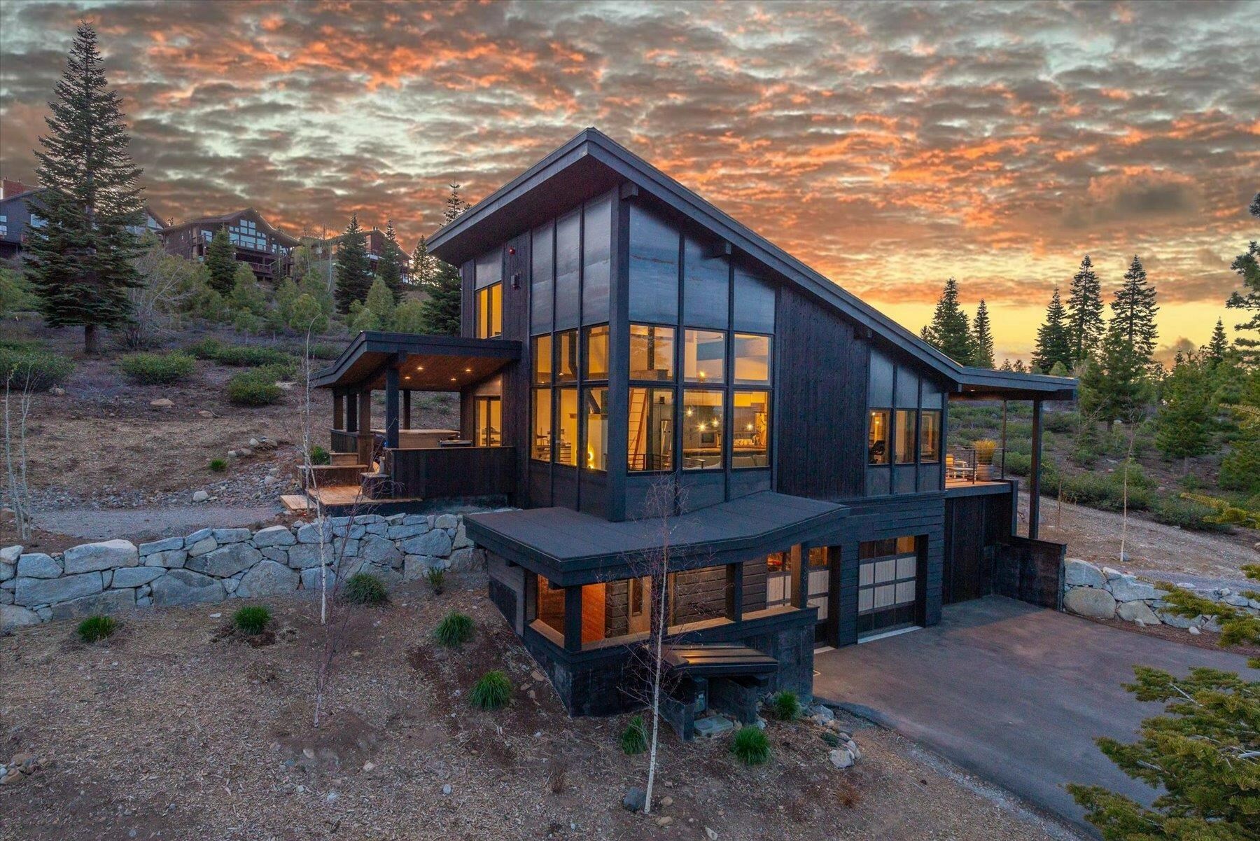 Property Photo: 13911 Skislope Way CA 96161