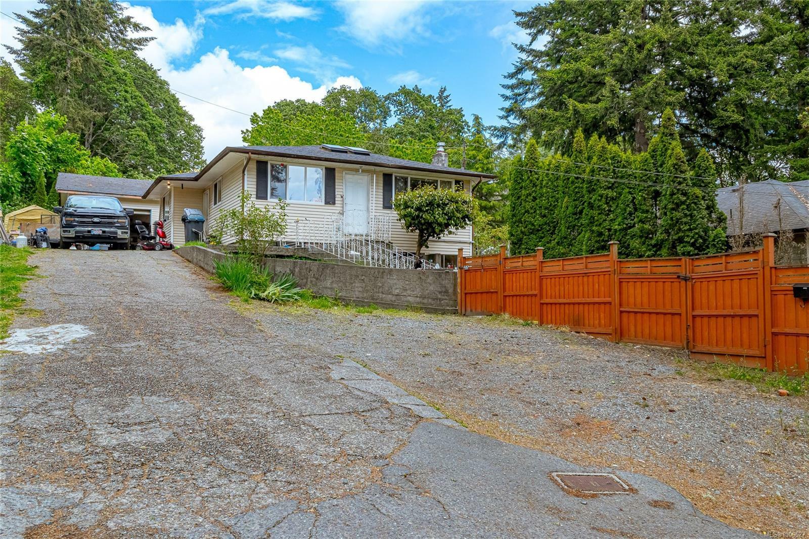 Photo de la propriété: 1154 Goldstream Ave BC V9B 2Z1