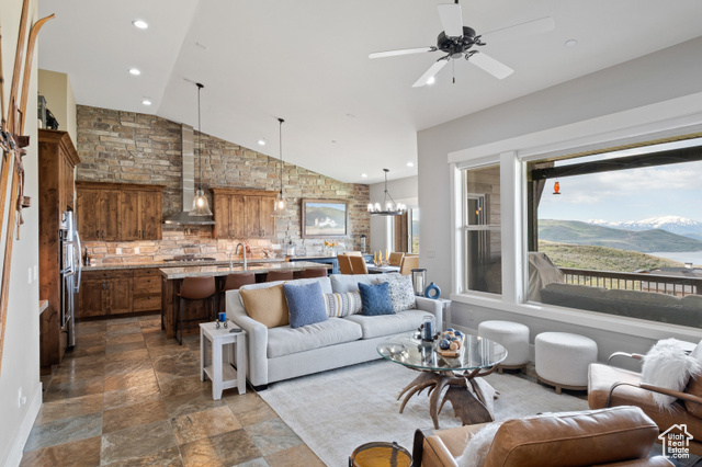 Property Photo: 10371 N Sightline Cir UT 84036