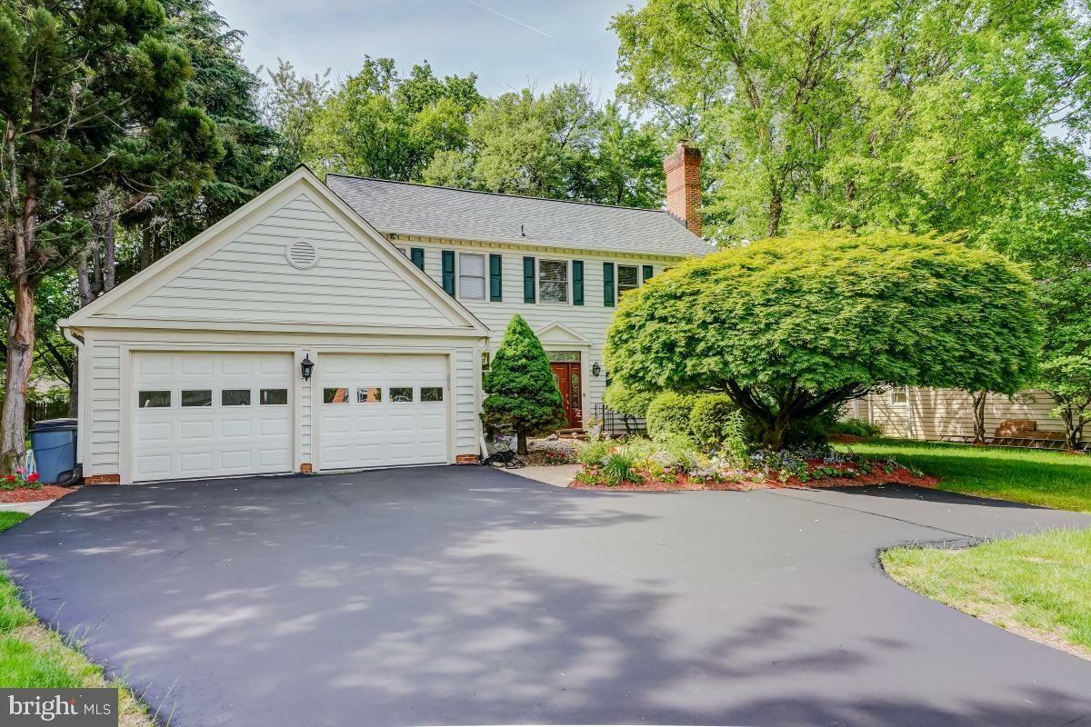 Property Photo: 8316 Bells Mill Road MD 20854