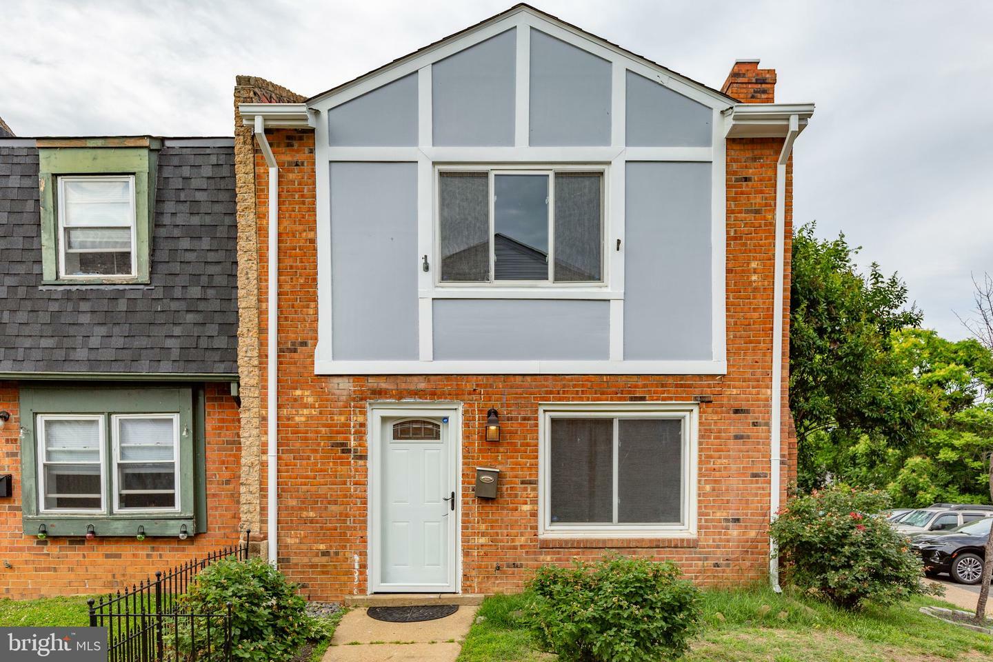 Property Photo:  231 Ivanhoe Court  VA 22401 