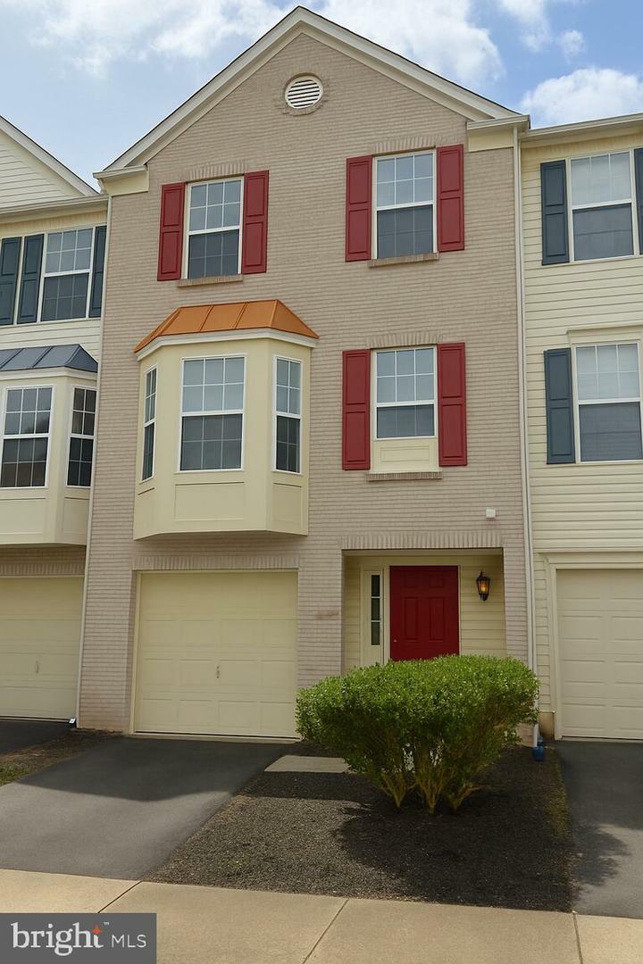 Property Photo:  21748 Kings Crossing Terrace  VA 20147 