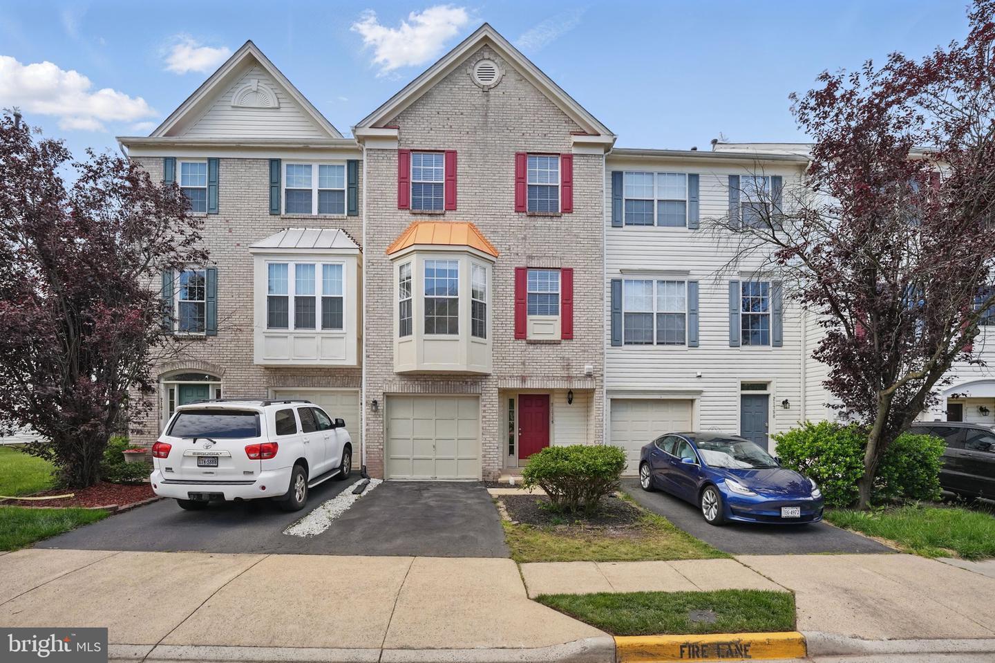 Property Photo: 21748 Kings Crossing Terrace VA 20147