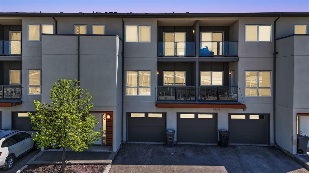 Property Photo: 1355 Lee Boulevard MB R3T 4X3